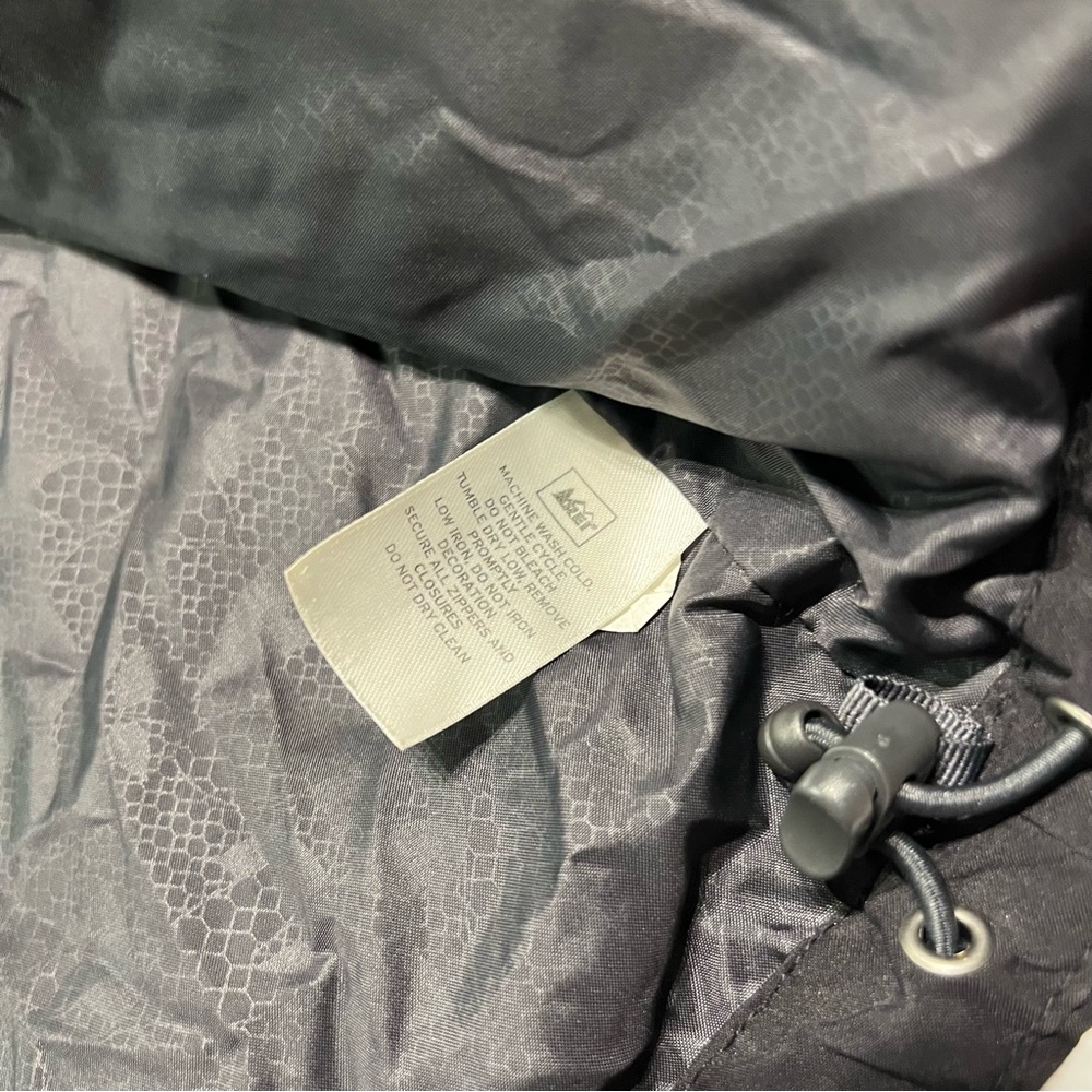 REI Belltown Women’s Rain Jacket Size Small - Picture 6 of 8